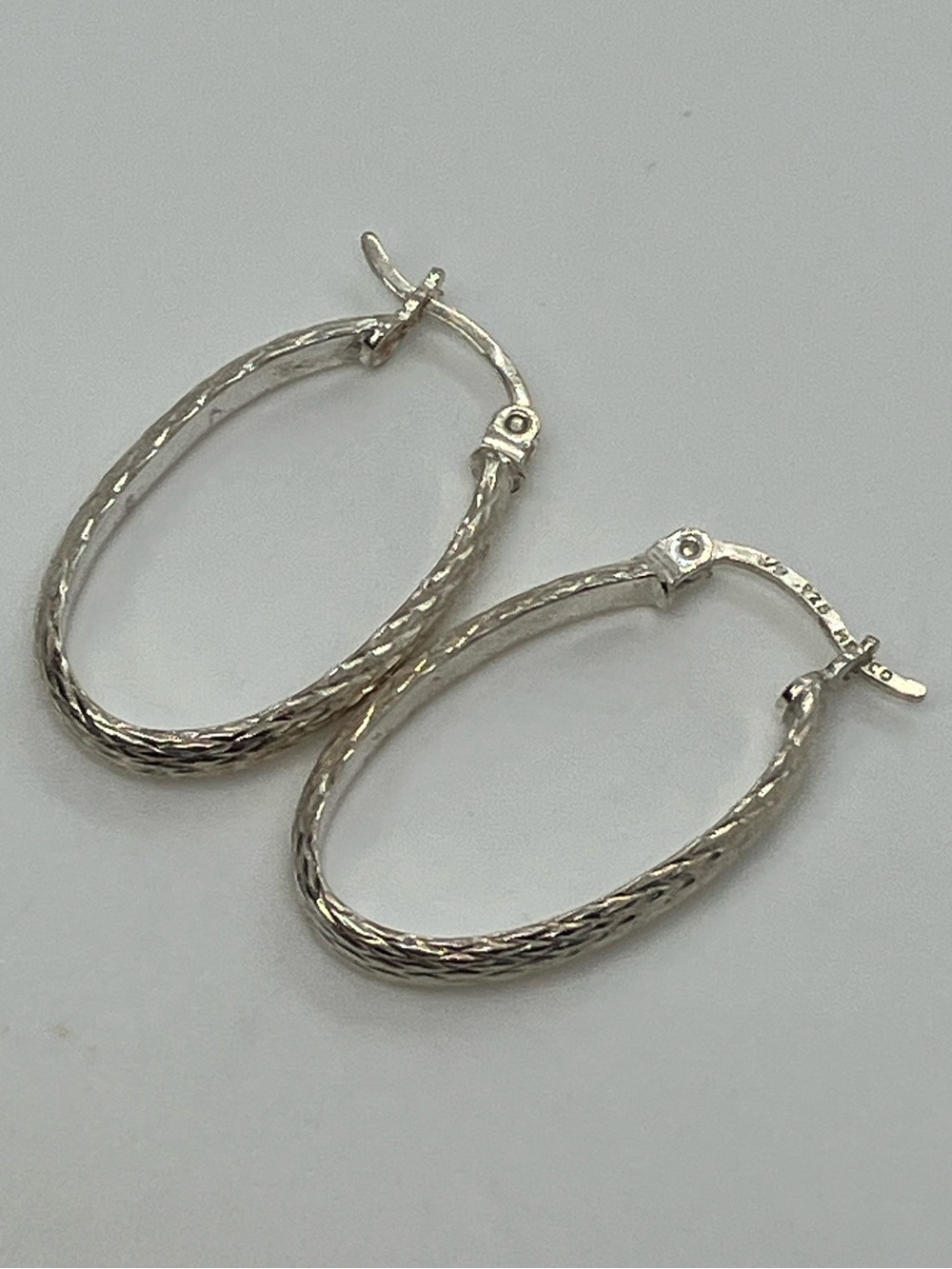 Vtg 925 Mexico Crosshatch Diamond Cut Sterling Silver Oval Hoop Earrings